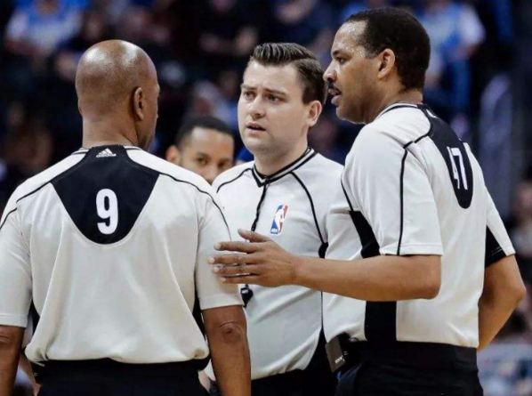  马赛主帅赛后炮轰裁判，认为判罚存在争议